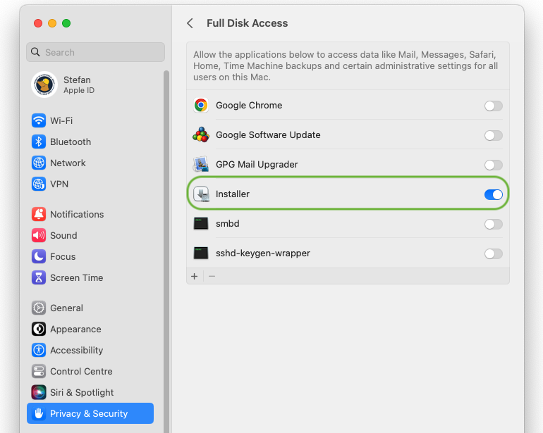 Showing the Installer as enabled in the Full Disk Access section in the Privacy and Security settings in the macOS System settings.